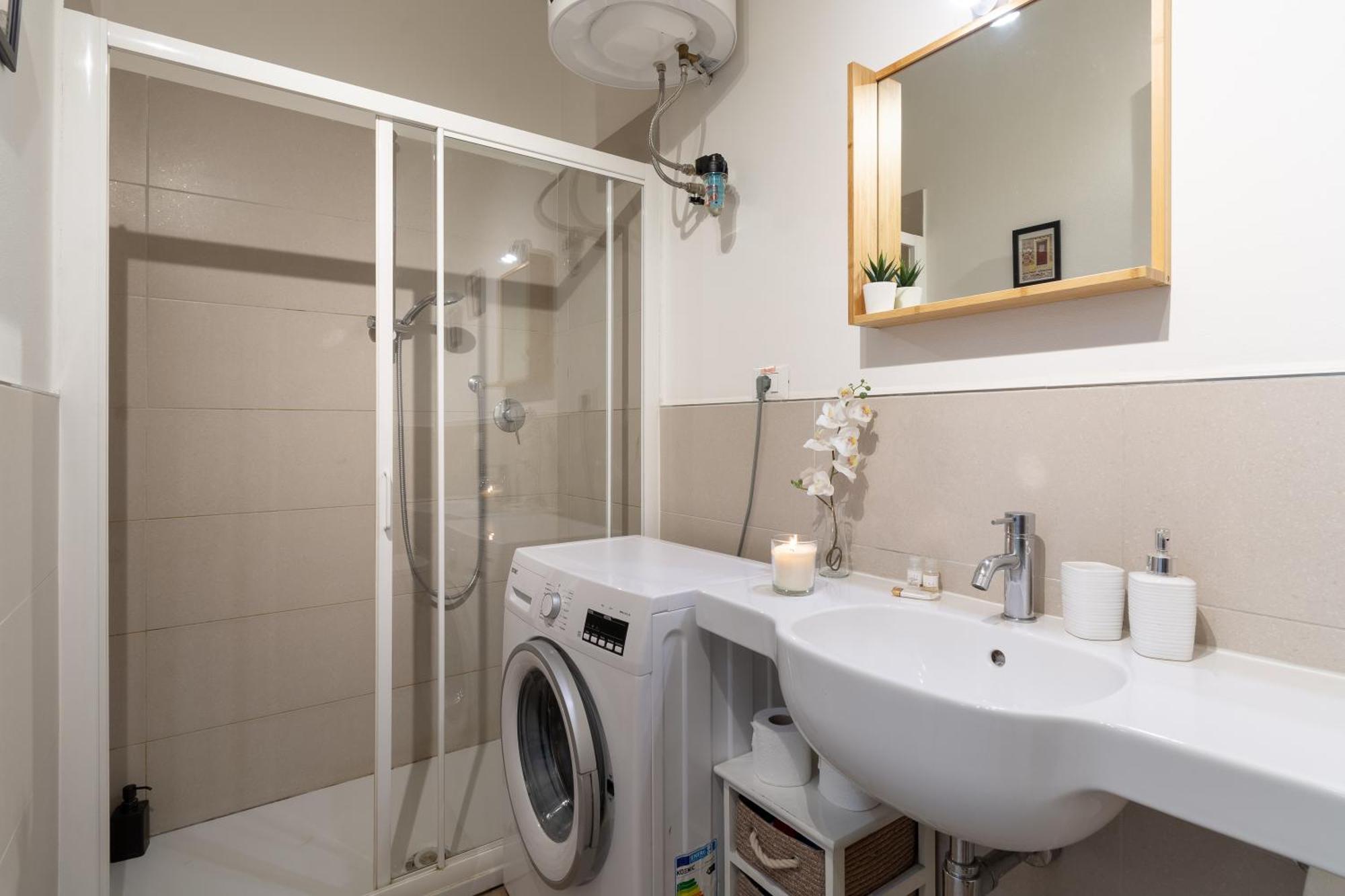 Gale Apartment Болоня Екстериор снимка